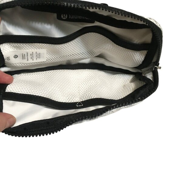Lululemon Everywhere Belt Bag 1L White Manifesto Print Nylon Unisex Fanny Pack - Picture 7 of 11